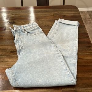 H&M light wash mom jean, size 4